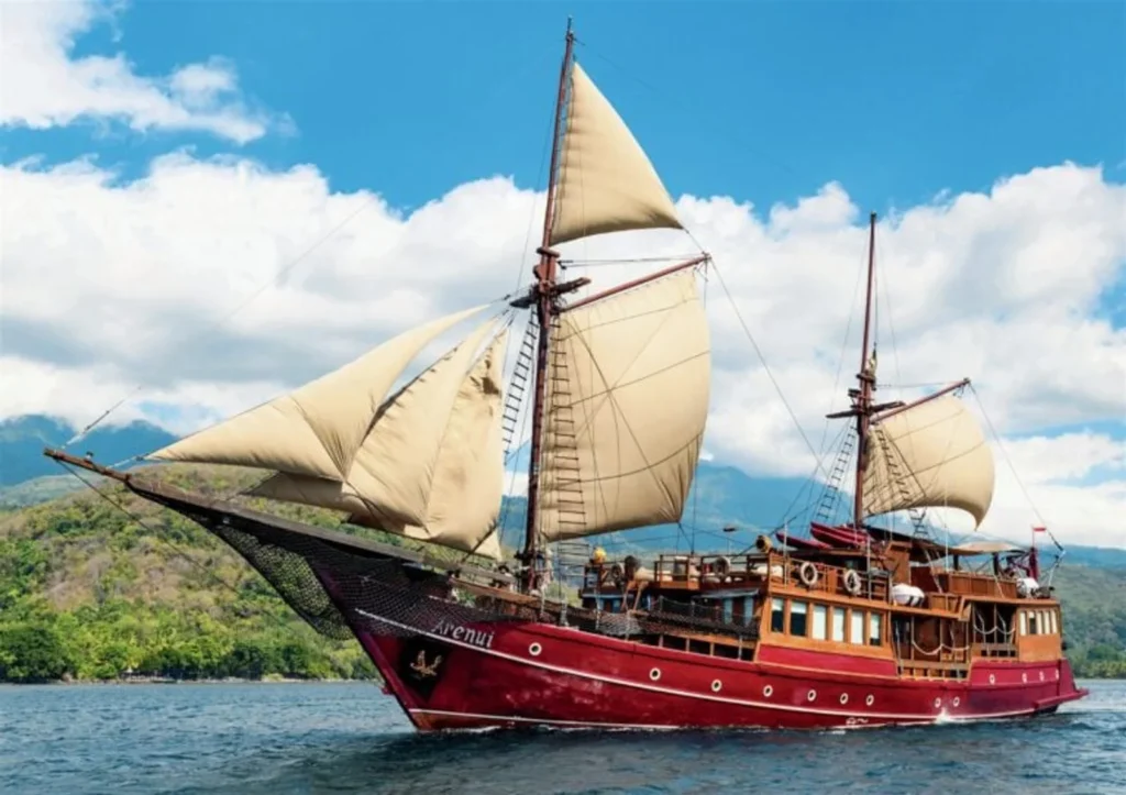Arenui boutique liveaboard sailing in Indonesia