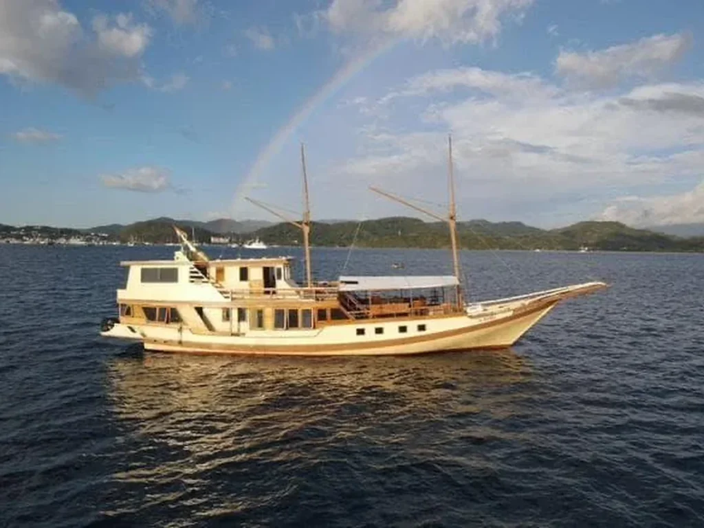 Athira phinisi under way past the islands on the Lombok to Komodo route