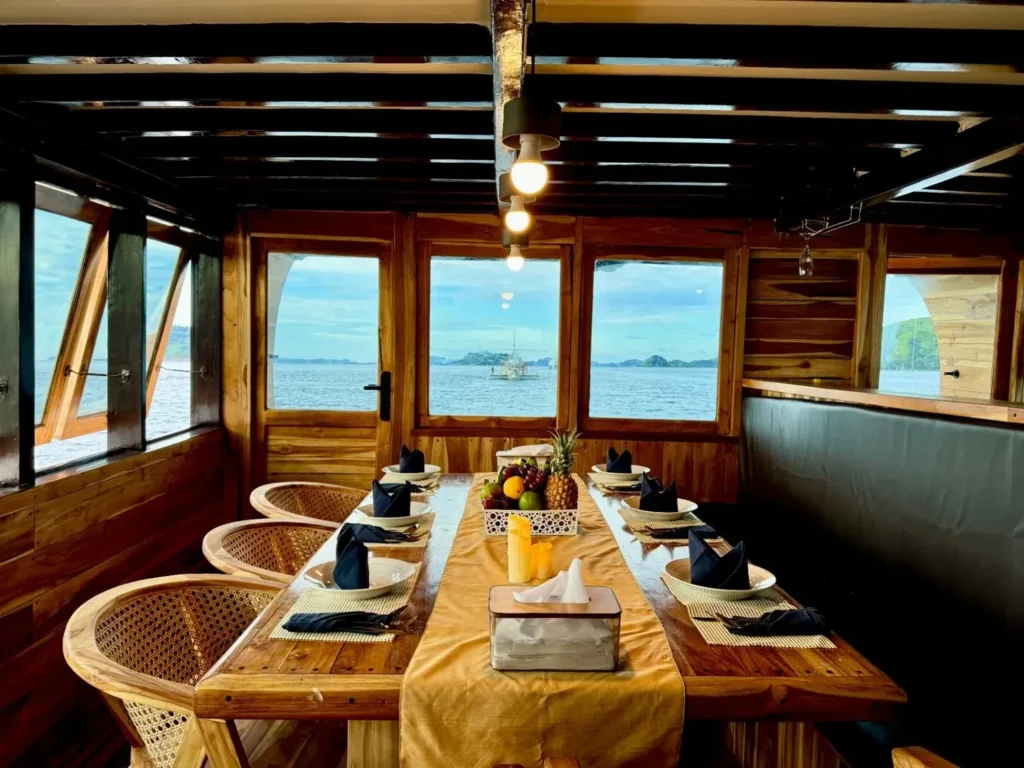 Dining area aboard Bajo Sunset Voyage