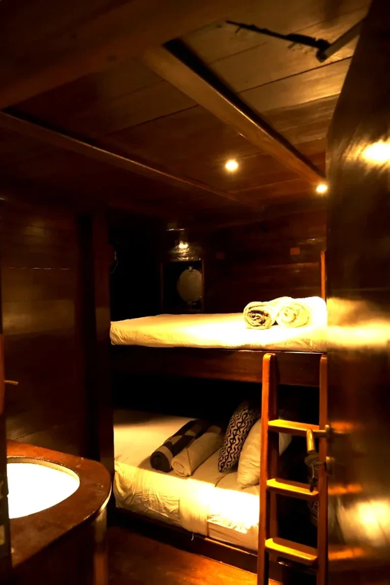 Bunk-bed layout in a Behike Deluxe Twin cabin