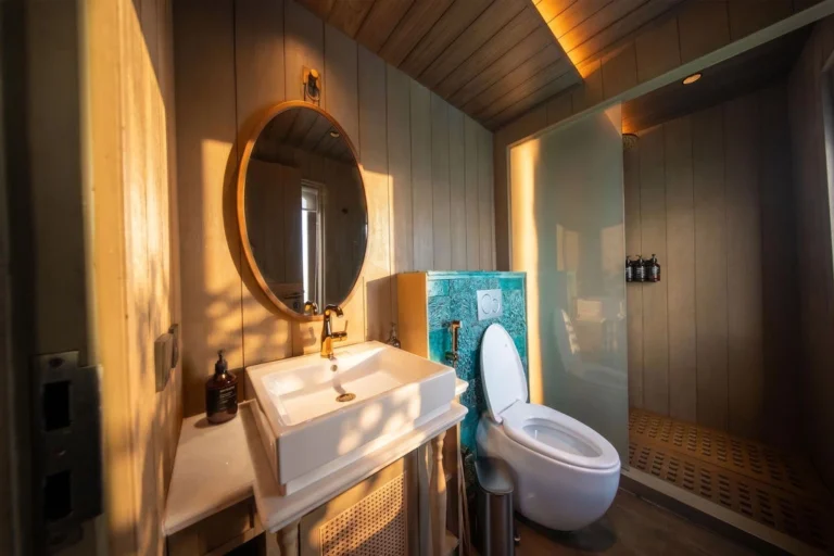 Private ensuite bathroom in a Bhavana twin cabin