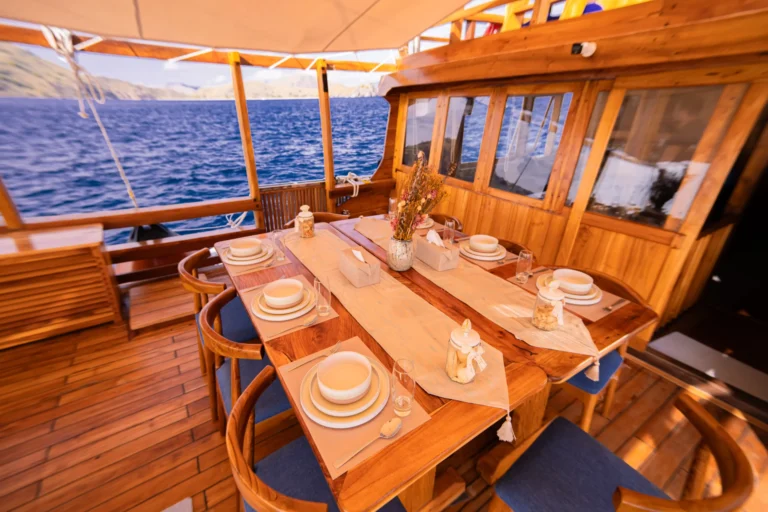 Twin Cabin with two single beds aboard Blue Lotus