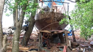 Traditional shipbuilding, Labuan Aji, Moyo Island, Indonesia