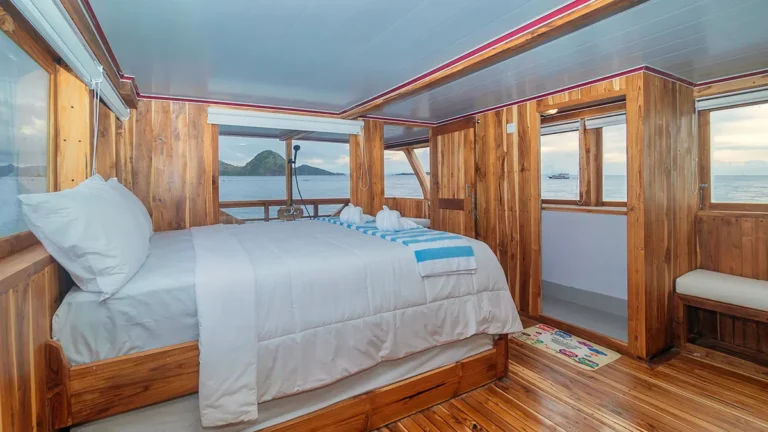 Master ocean-view cabin aboard Devita R Cruise