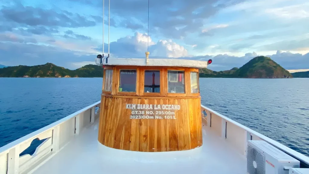 Outdoor chill area aboard Diara La Oceano