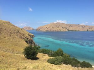 Turquoise water and dry hills seen on the hike at Gili Lawa Darat