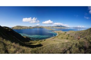 Twin bays seen from the ridge of Gili Lawa Darat