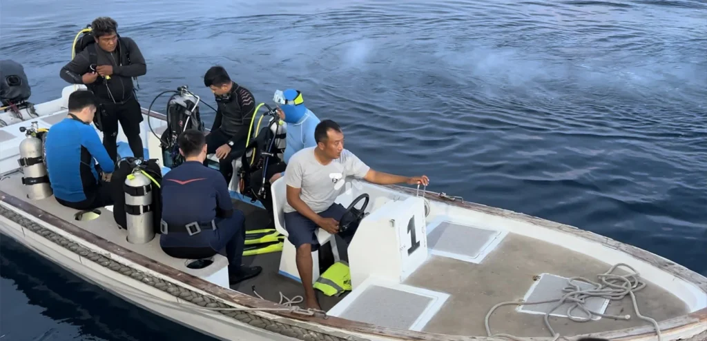Twin-engine dive tender used by Komodo Aggressor