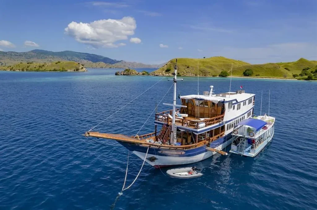 Komodo Sea Dragon wooden liveaboard sailing in Komodo National Park