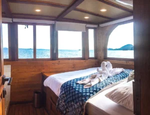 Second view of the panoramic View Cabin aboard La Unua
