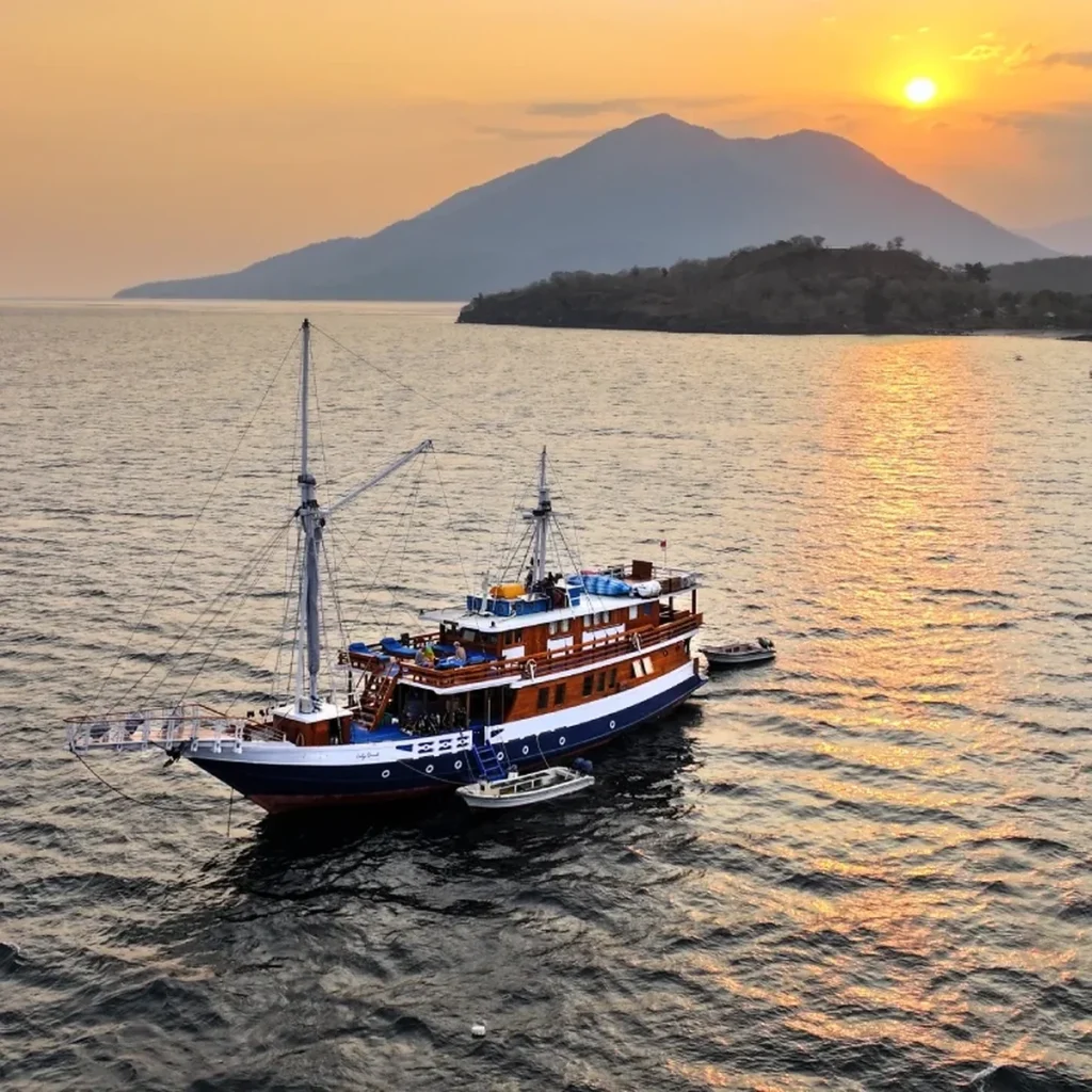 Lady Denok liveaboard cruising in Alor