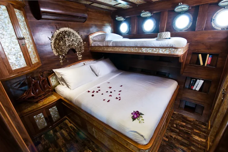 Sophia Deluxe Cabin aboard Manta Mae