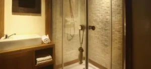 Private en-suite bathroom aboard Mantra Phinisi