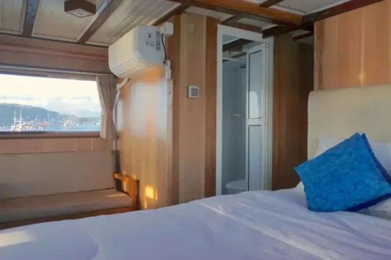 Double cabin air conditioning and ensuite bathroom aboard MV NusaTara