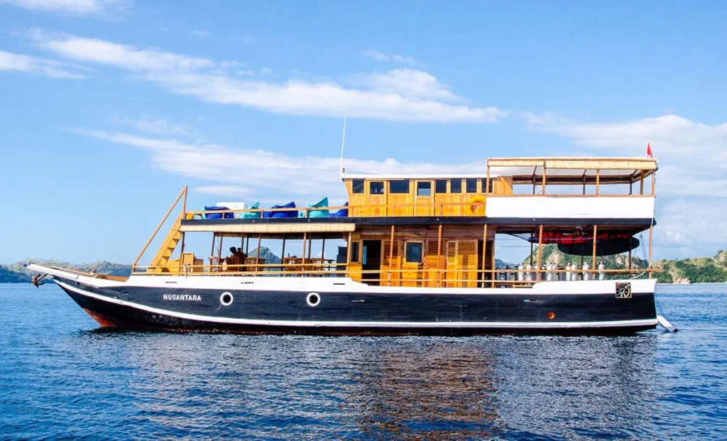 Nusantara budget liveaboard cruising in Komodo