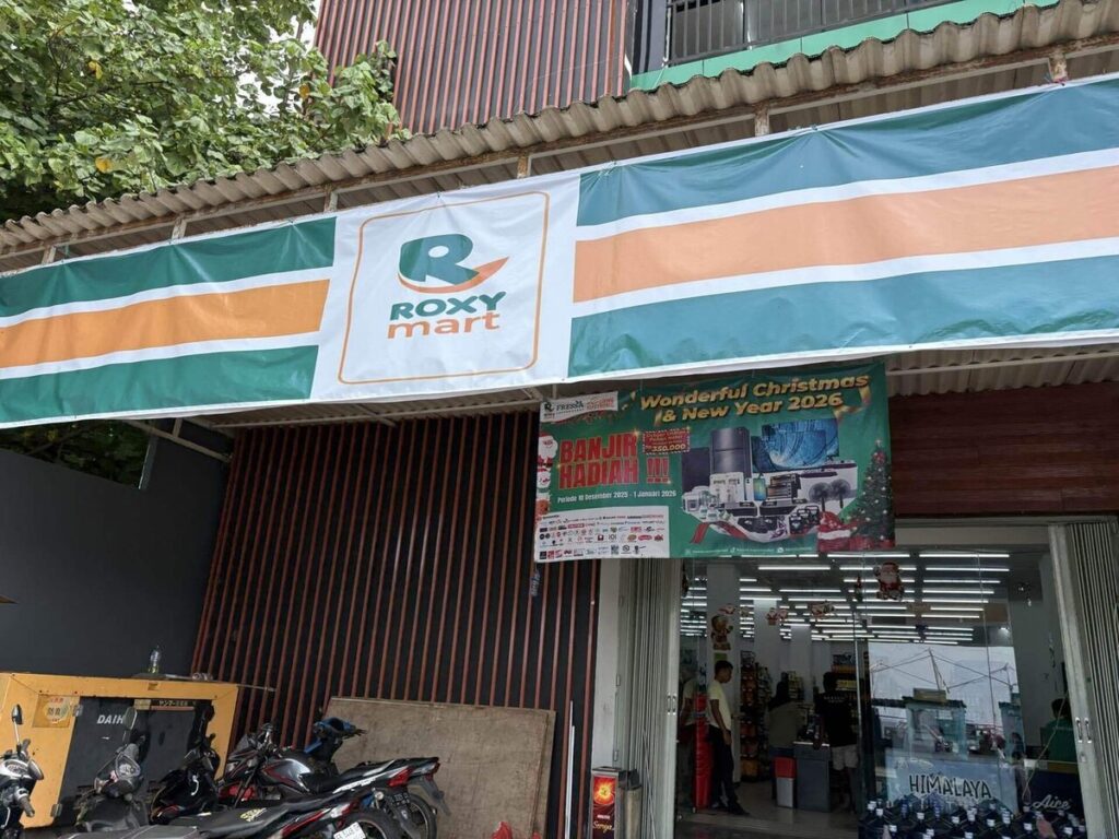 Roxy Mart Labuan Bajo storefront