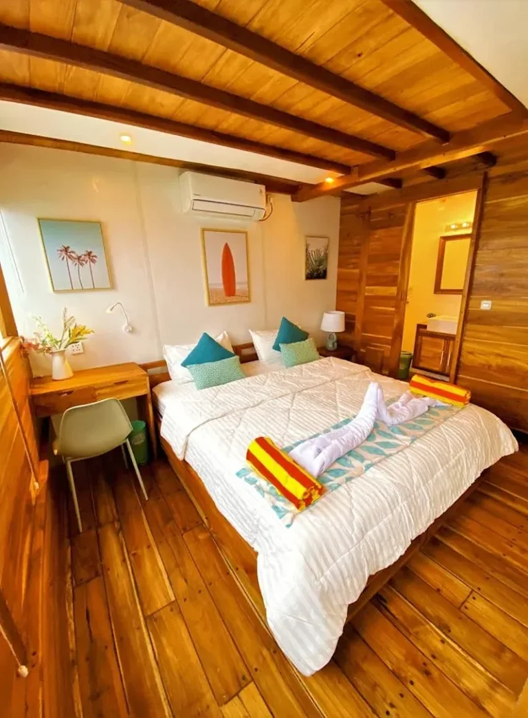 Pinta Deluxe Sea View cabin second view