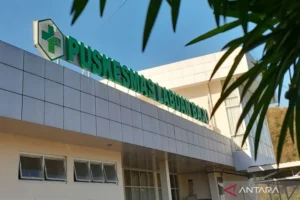 Puskesmas Labuan Bajo health centre building with green signage