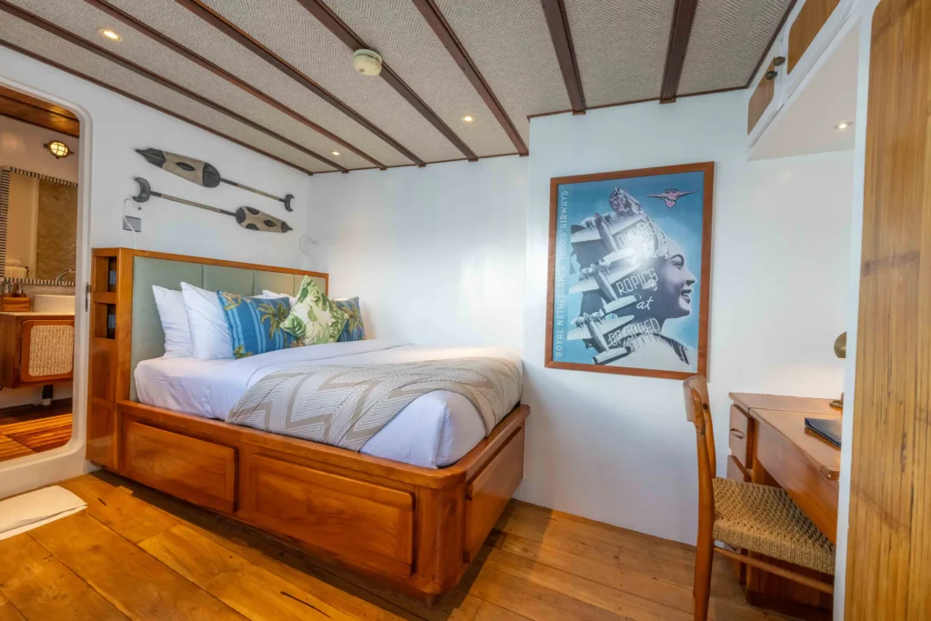 Rascal Cabin one with queen bed and private ensuite