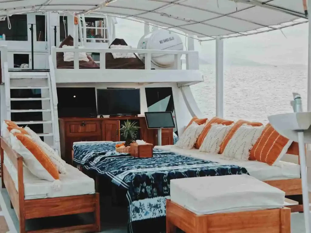 Outdoor lounge aboard Sands Bajo