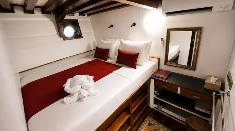 Single cabin on Seven Seas