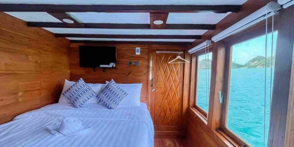 Deluxe Ocean View cabin aboard Soe Besar Vanrei