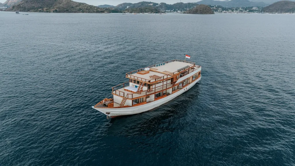 Sora liveaboard exterior view from the official vessel page