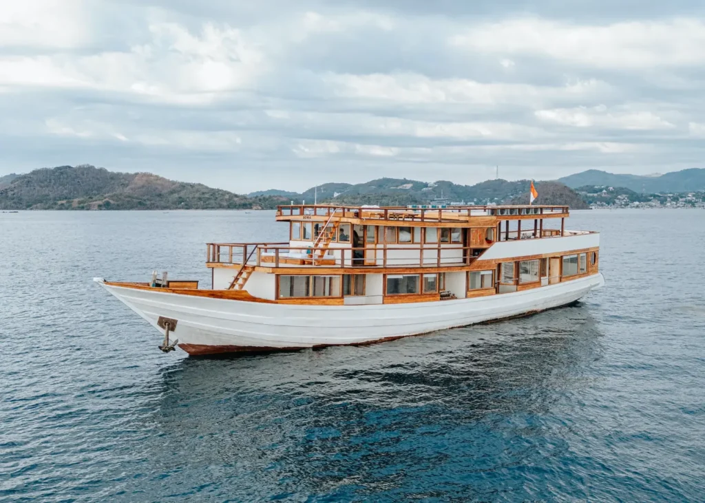 Sora liveaboard exterior view from the official vessel page
