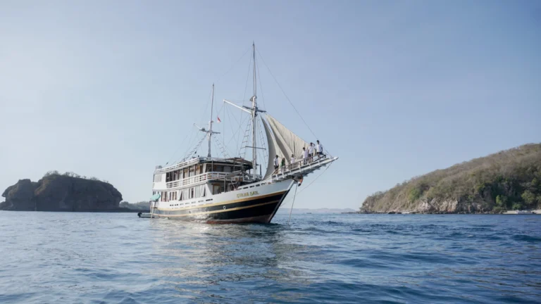 Sukha Sail One phinisi sailing near the Komodo islands