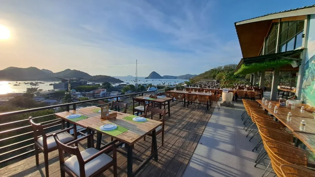 Taman Laut Handayani Seafood Restaurant interior and ambience in Labuan Bajo