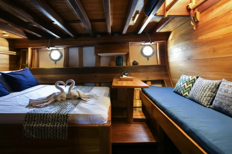 Wide view of a double guest cabin aboard Tanaka Phinisi