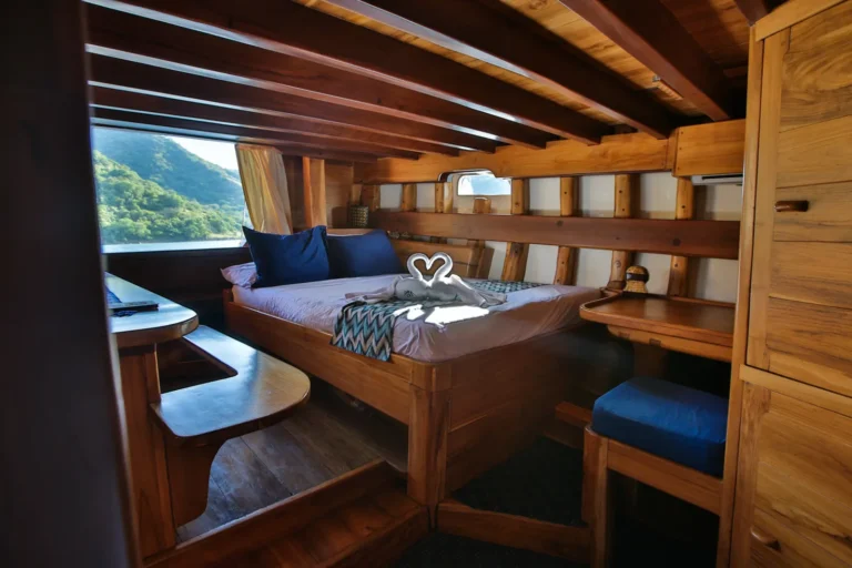 Wide view of a spacious Tanaka Phinisi family cabin
