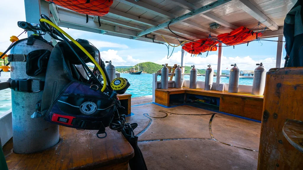 Dedicated dive deck on M/V Tatawa