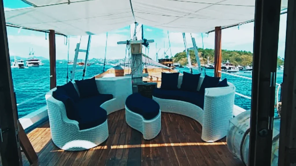 Arumi outdoor lounge seating