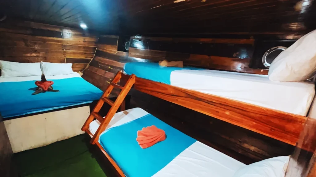 Arumi Share Cabin 02 with queen bed and two single beds